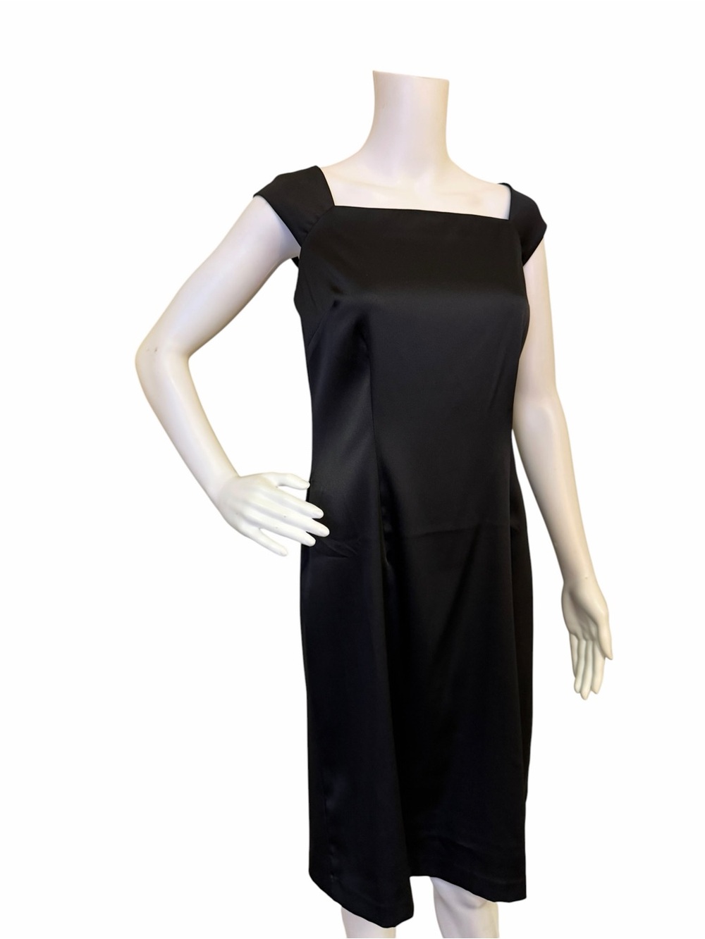 Metrostyle square-neck sheath dress